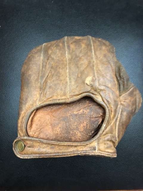 c. 1910's Wright & Ditson Fielders Mitt Back